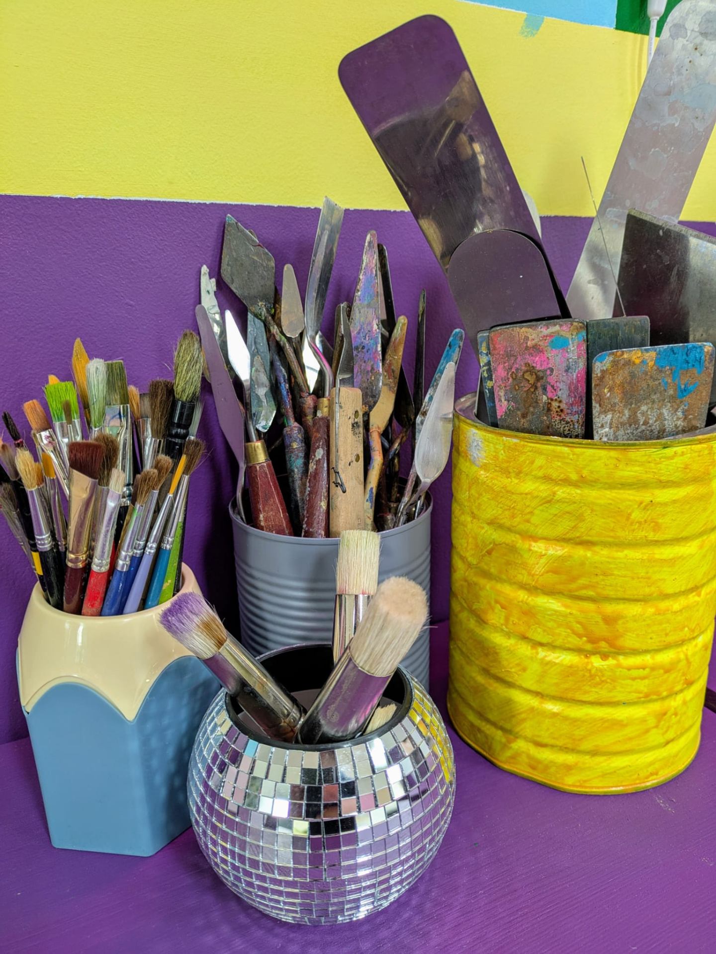 Matériel professionnel fourni pour chaque atelier - Rartistes Matériel artistique professionnel fourni chez Rartistes Capinghem - pinceaux, couteaux à palette
